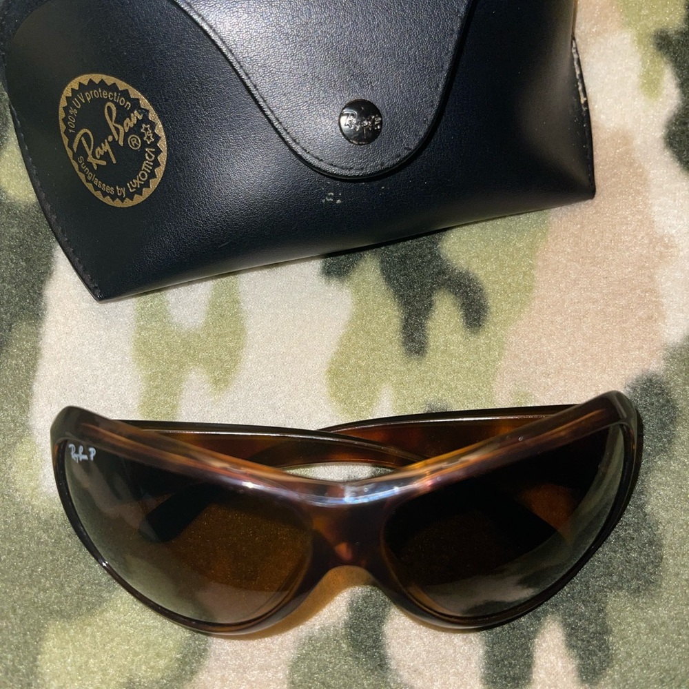 Ladies RayBan sunglasses